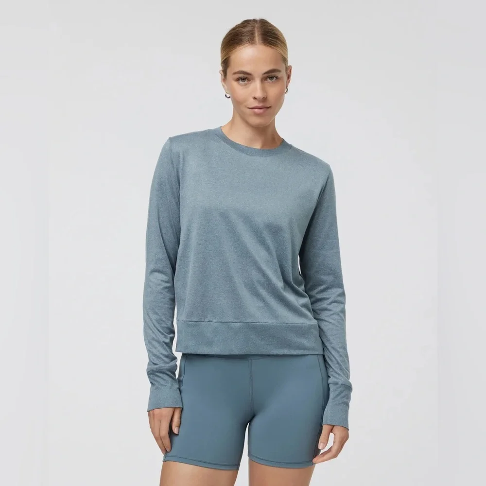 VUORI WOMEN'S DAYDREAM CREW AND JOGGER SET SMOKE BLUE SMALL - Picture 9 of 16